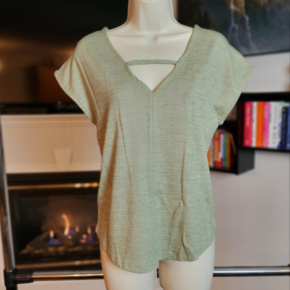 Ricki's double V hacci tee